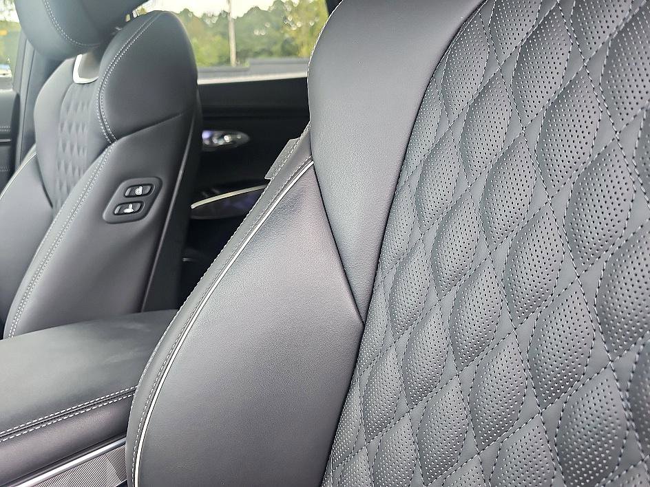 Used 2025 Genesis GV70 3.5T Sport w/ Sport Advanced Package image 14