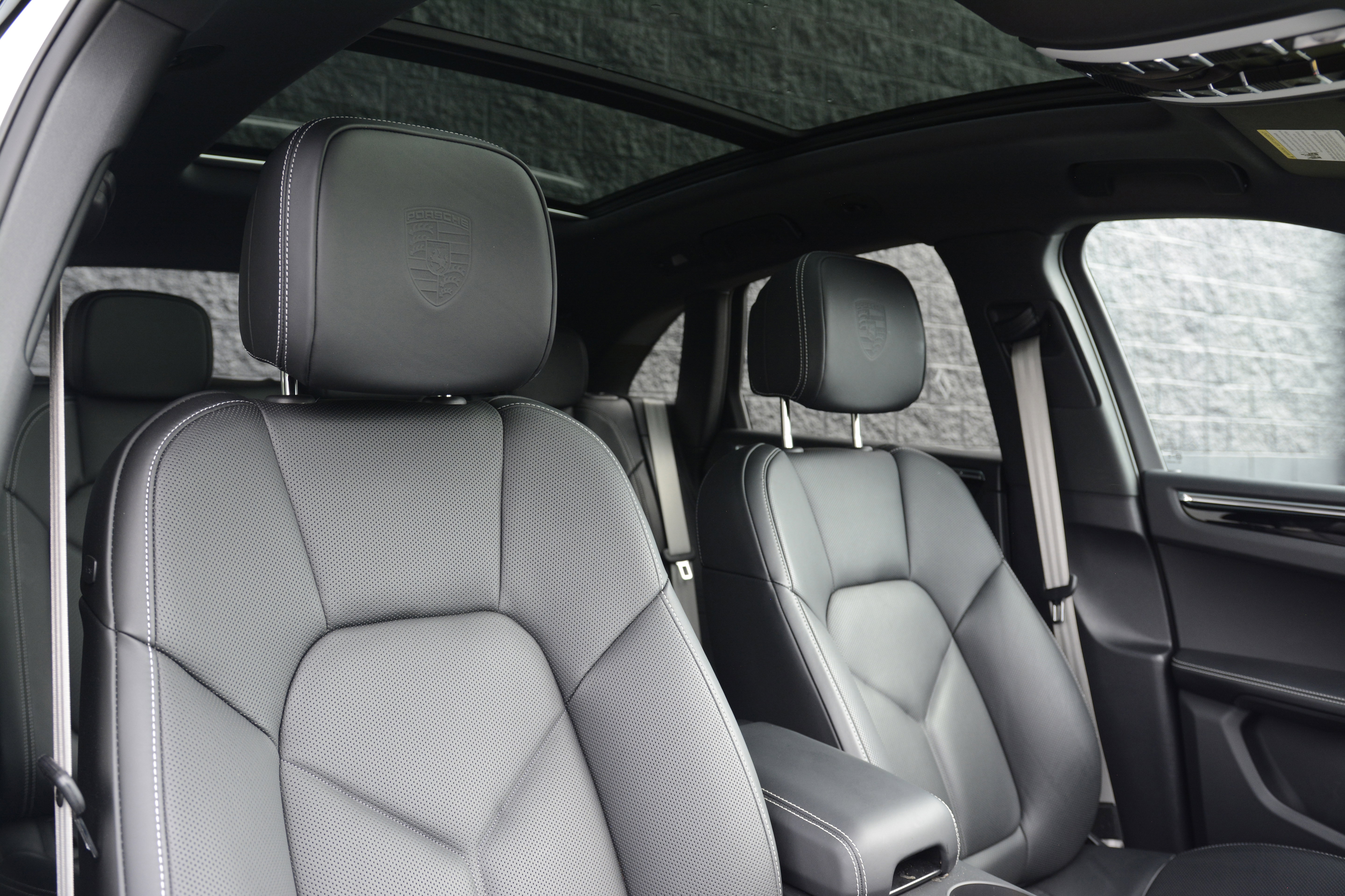 Certified 2026 Porsche Macan AWD/4WD image 27