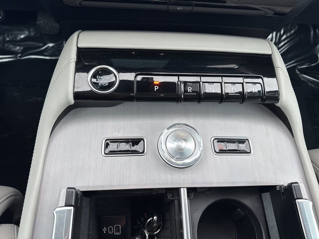 Used 2025 Lincoln Navigator L Reserve AWD/4WD image 29