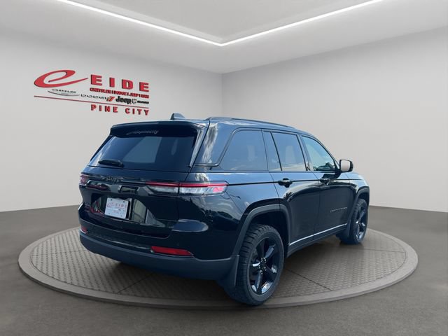 Used 2024 Jeep Grand Cherokee Altitude AWD/4WD image 10
