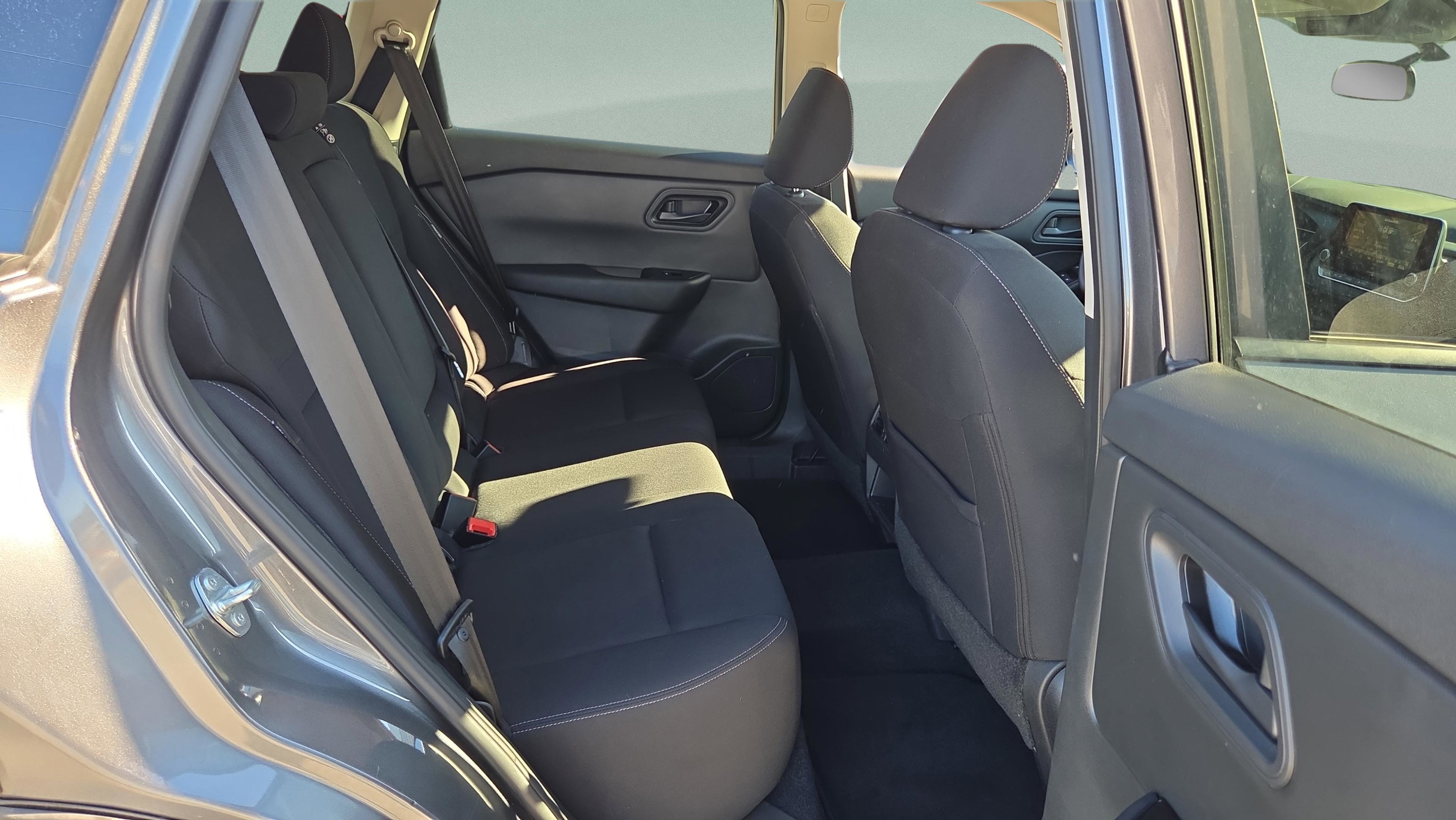 Used 2025 Nissan Rogue S image 16