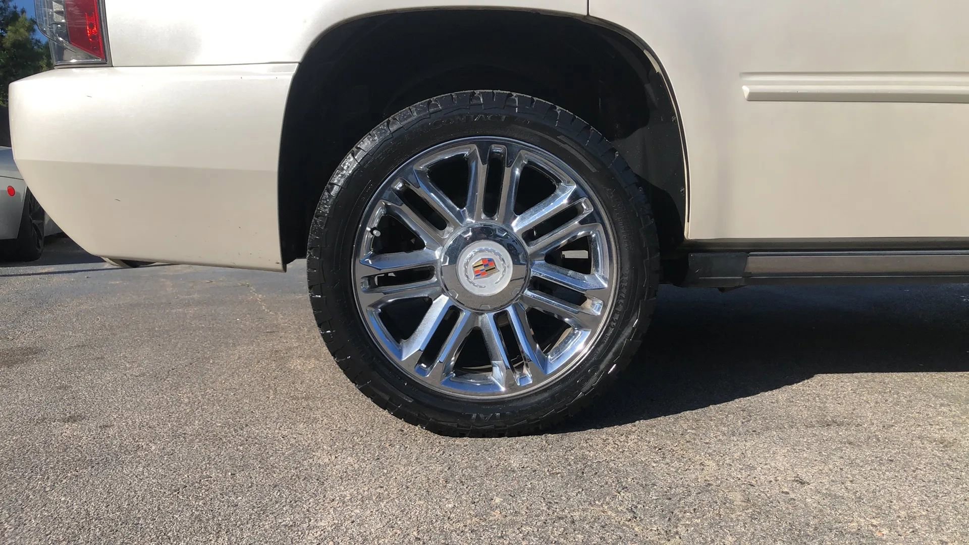 Used 2012 Cadillac Escalade Premium image 7