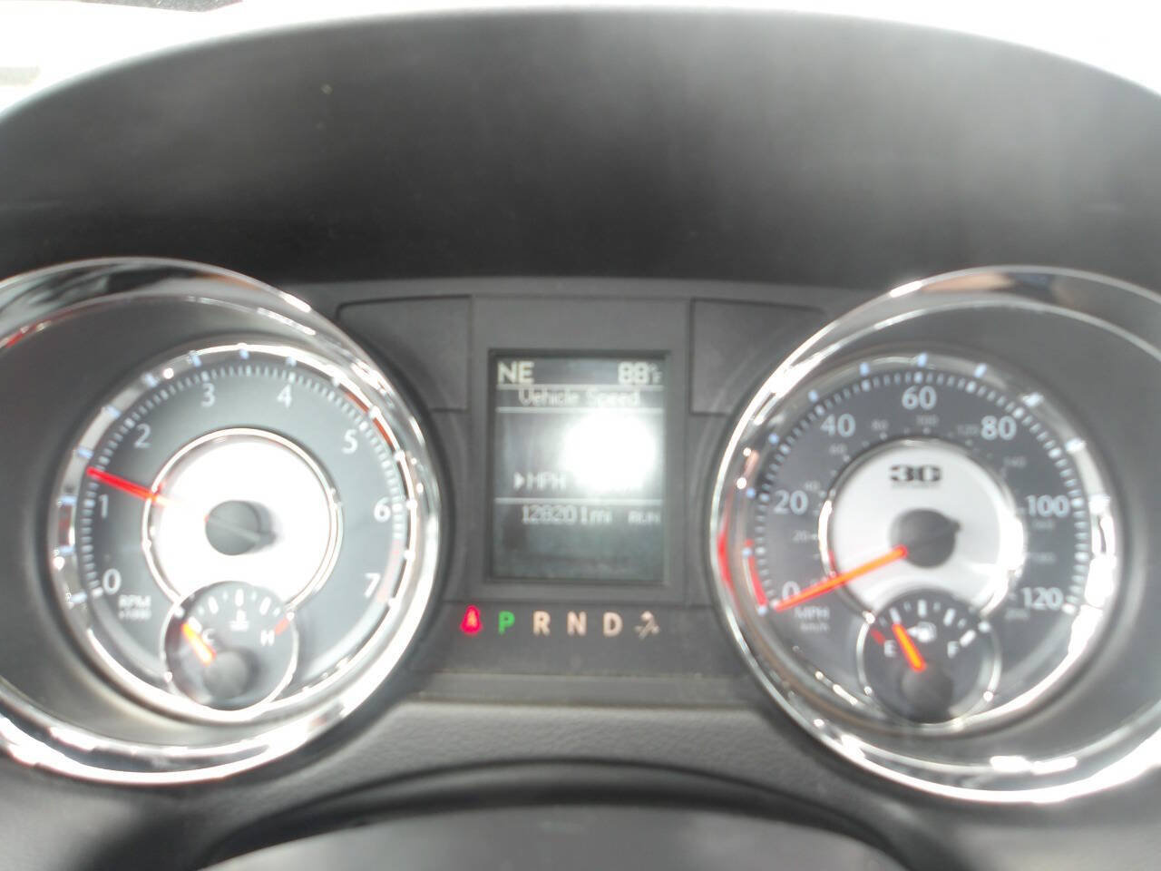Used 2014 Chrysler Town & Country Touring-L FWD image 13