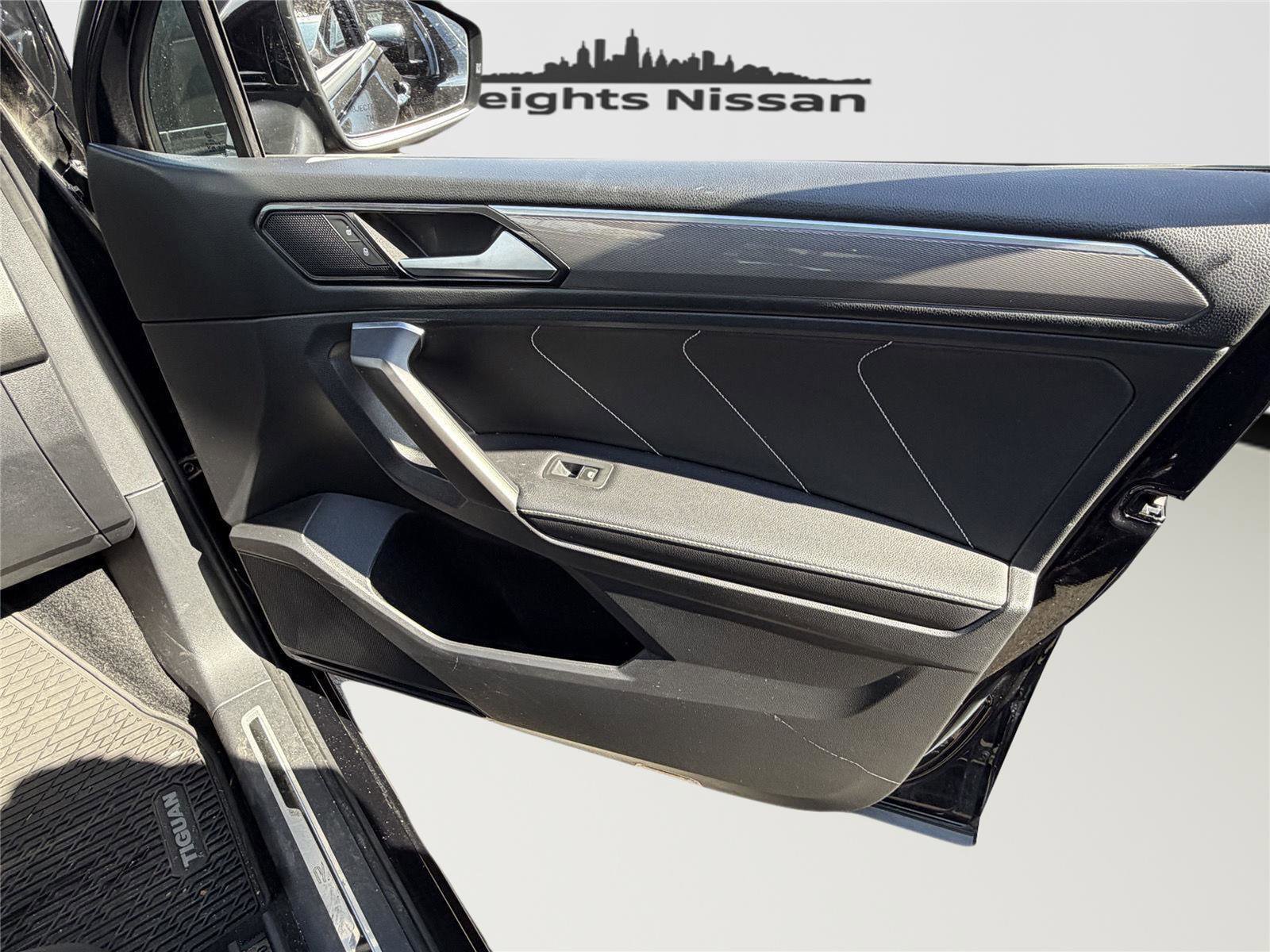 Used 2022 Volkswagen Tiguan SE R-Line image 31