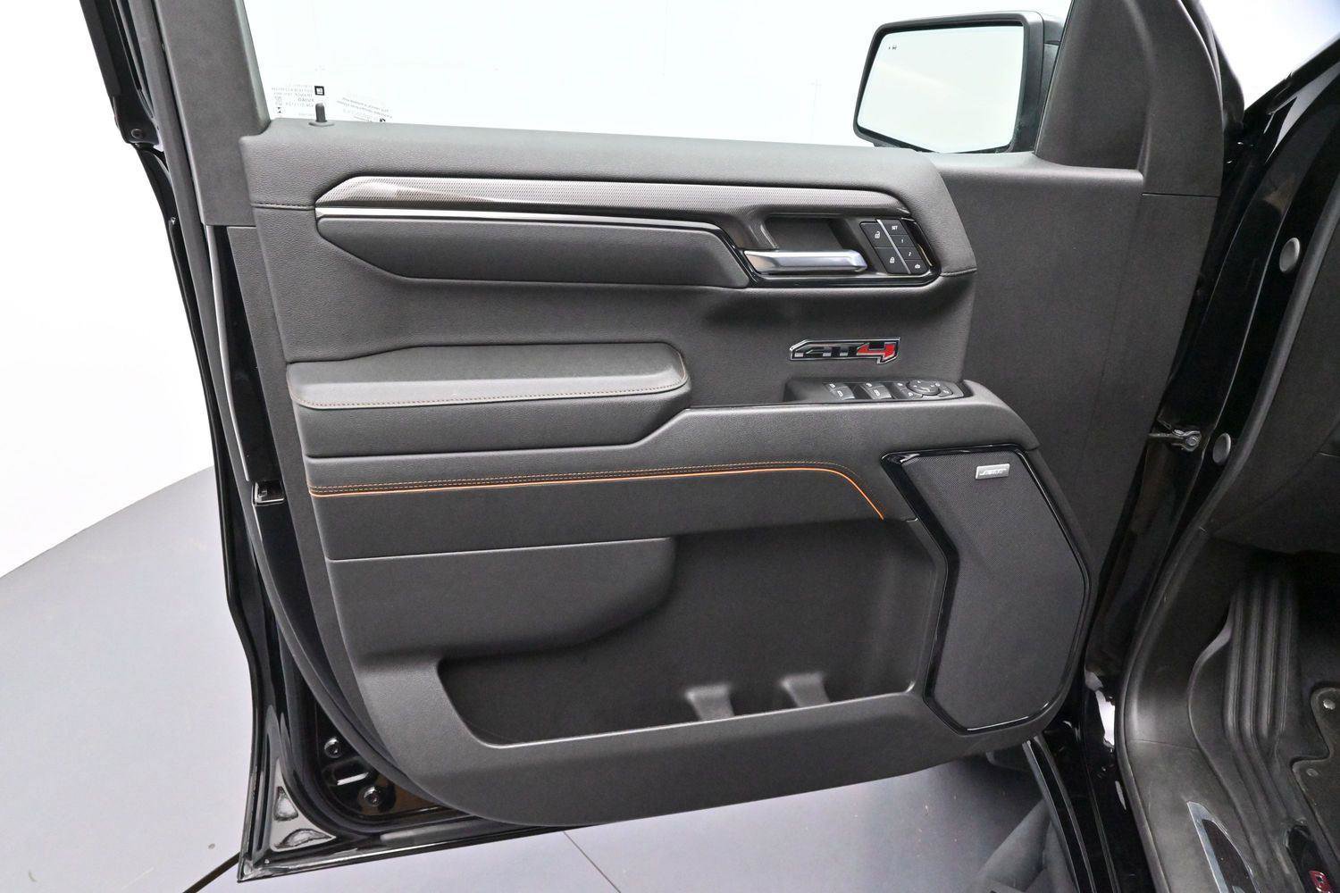 Used 2024 GMC Sierra 1500 AT4 w/ Technology Package AWD/4WD image 9