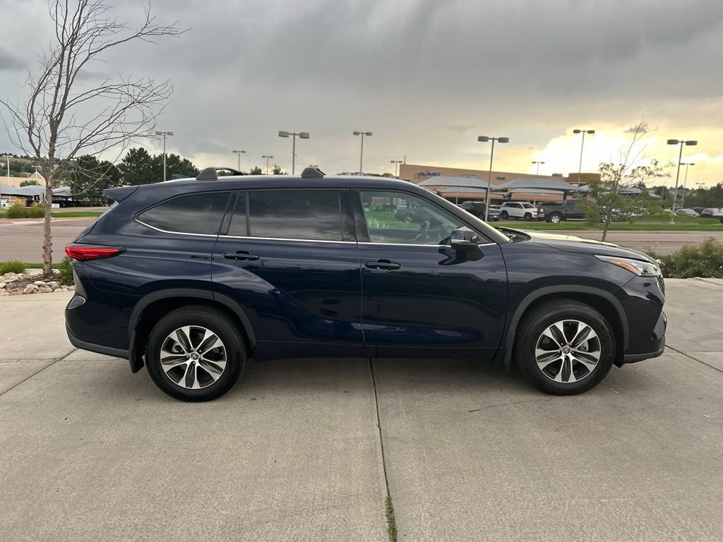 Used 2020 Toyota Highlander XLE AWD/4WD image 10