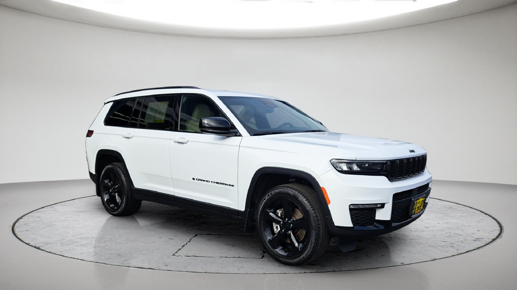 Used 2024 Jeep Grand Cherokee L Limited w/ Black Appearance Package AWD/4WD image 3