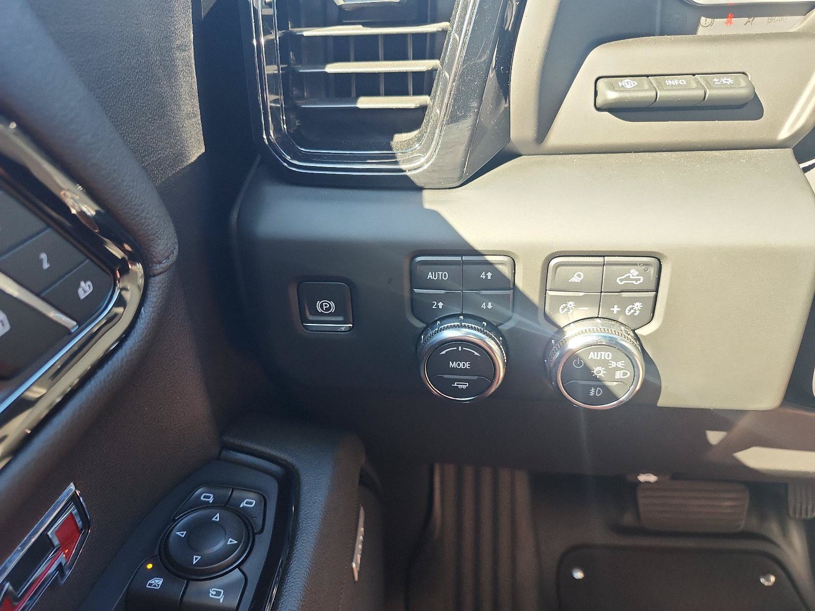 Used 2024 GMC Sierra 1500 AT4 w/ Technology Package AWD/4WD image 25