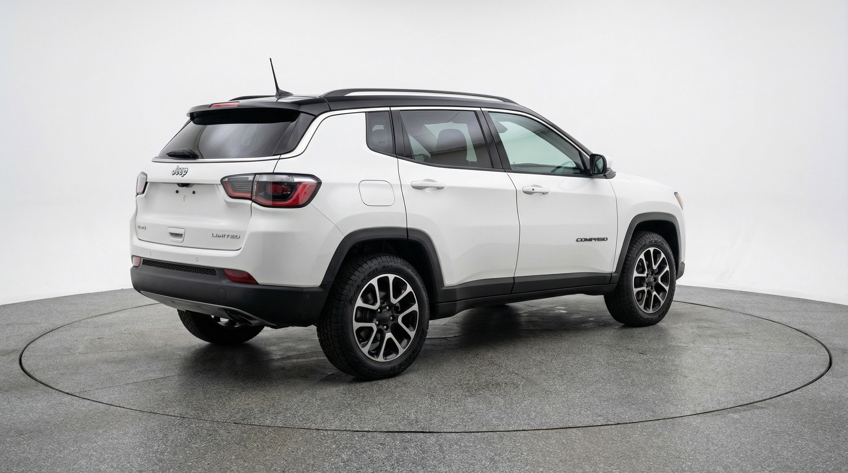 Used 2025 Jeep Compass Trailhawk AWD/4WD image 9