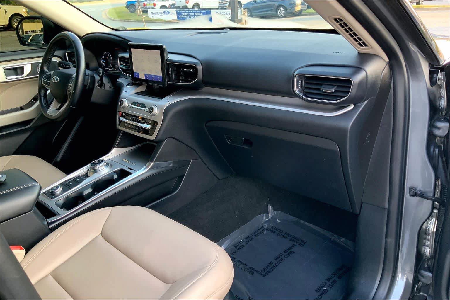 Used 2021 Ford Explorer XLT w/ Equipment Group 202A AWD/4WD image 18