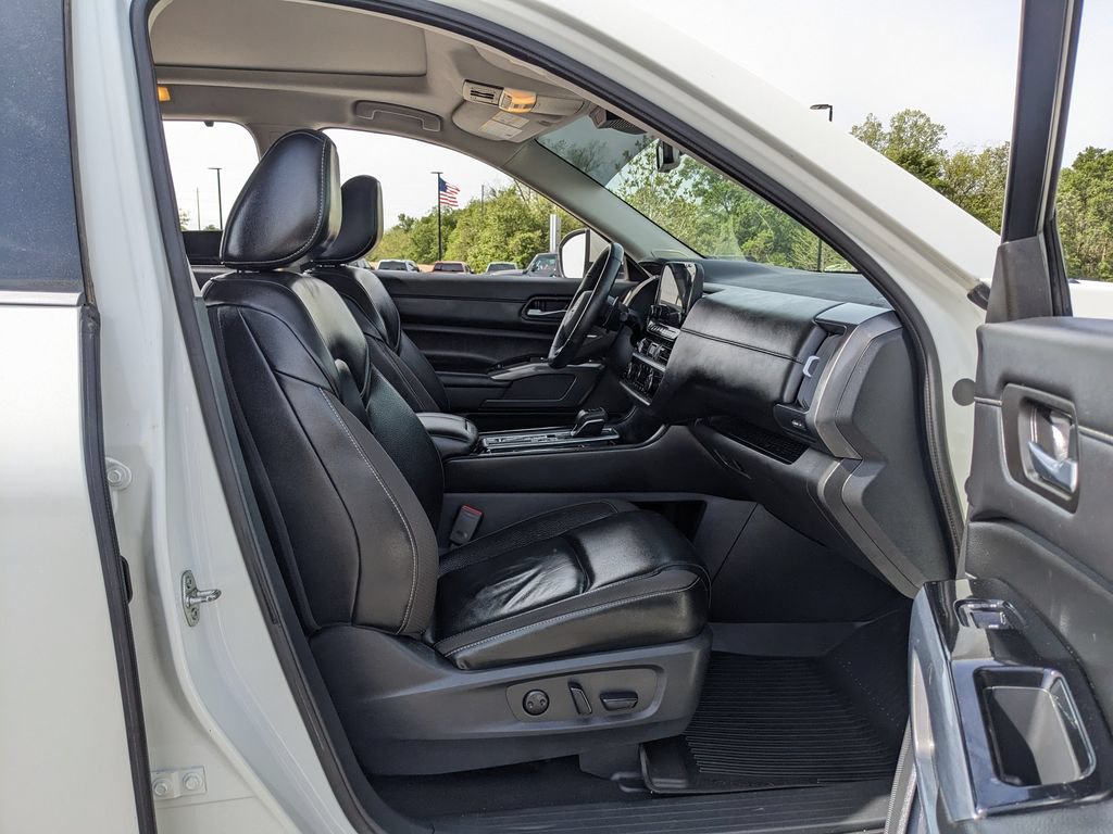 Used 2024 Nissan Pathfinder SL w/ SL Premium Package FWD image 49