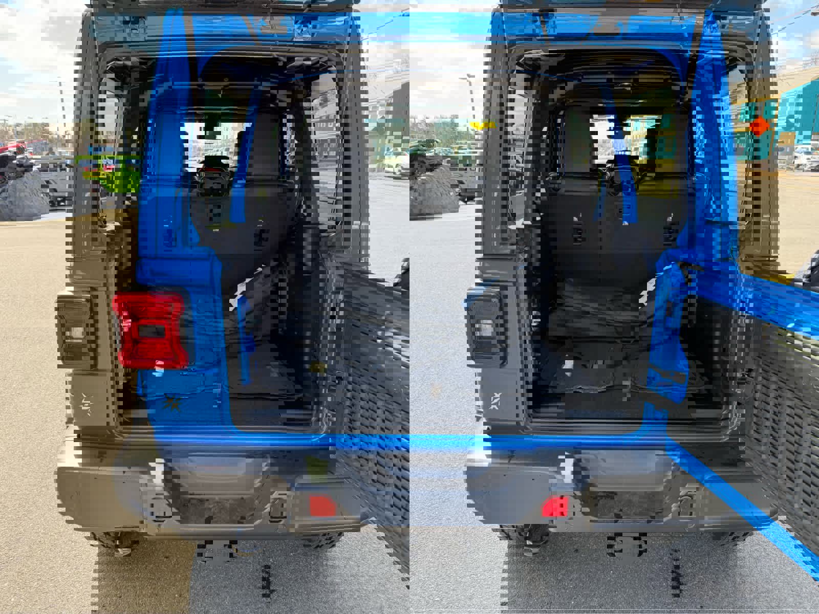 Used 2025 Jeep Wrangler Sahara w/ Safety Group image 11