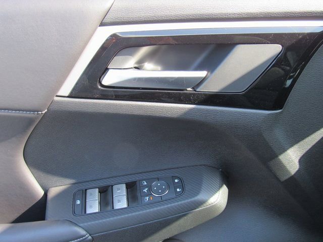 New 2025 Mitsubishi Outlander SE image 12