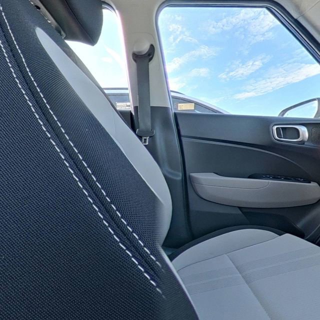 Used 2025 Hyundai Venue SEL image 27