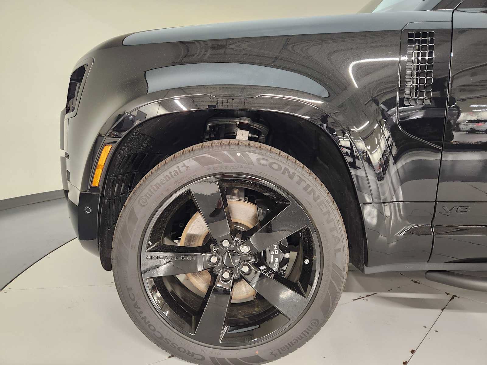 New 2026 Land Rover Defender 110 V8 AWD/4WD image 18