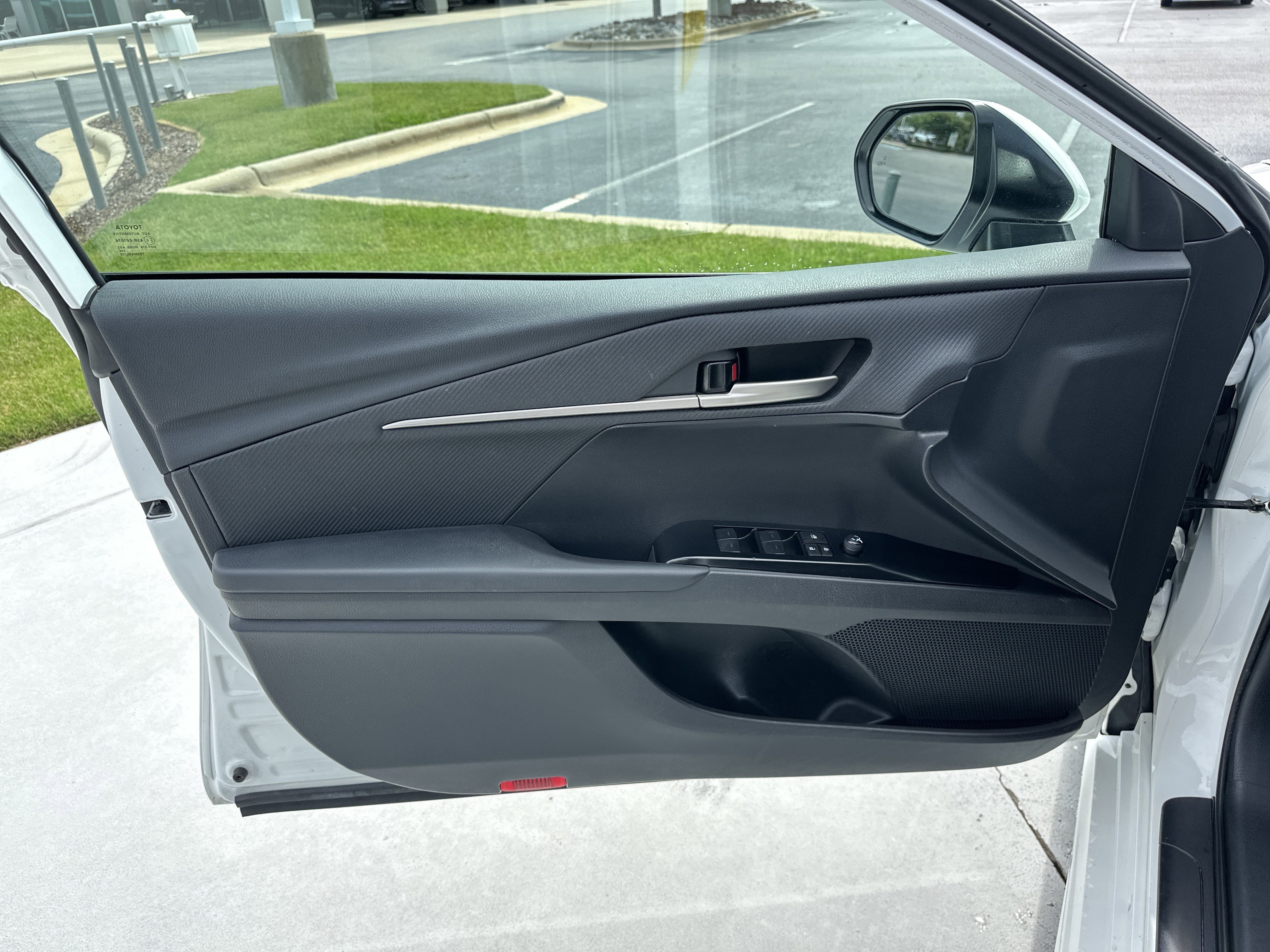 Certified 2025 Toyota Camry SE FWD image 14