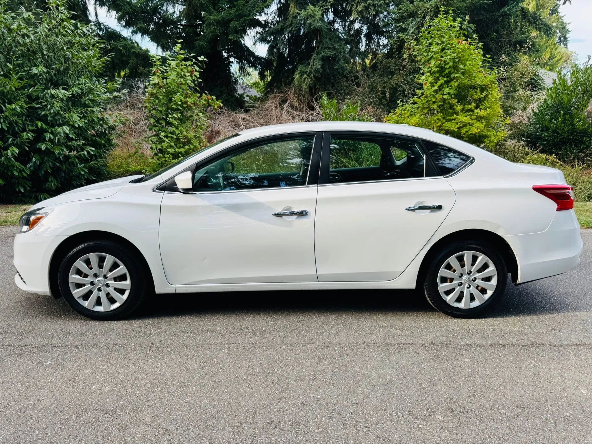 Used 2017 Nissan Sentra SV image 2