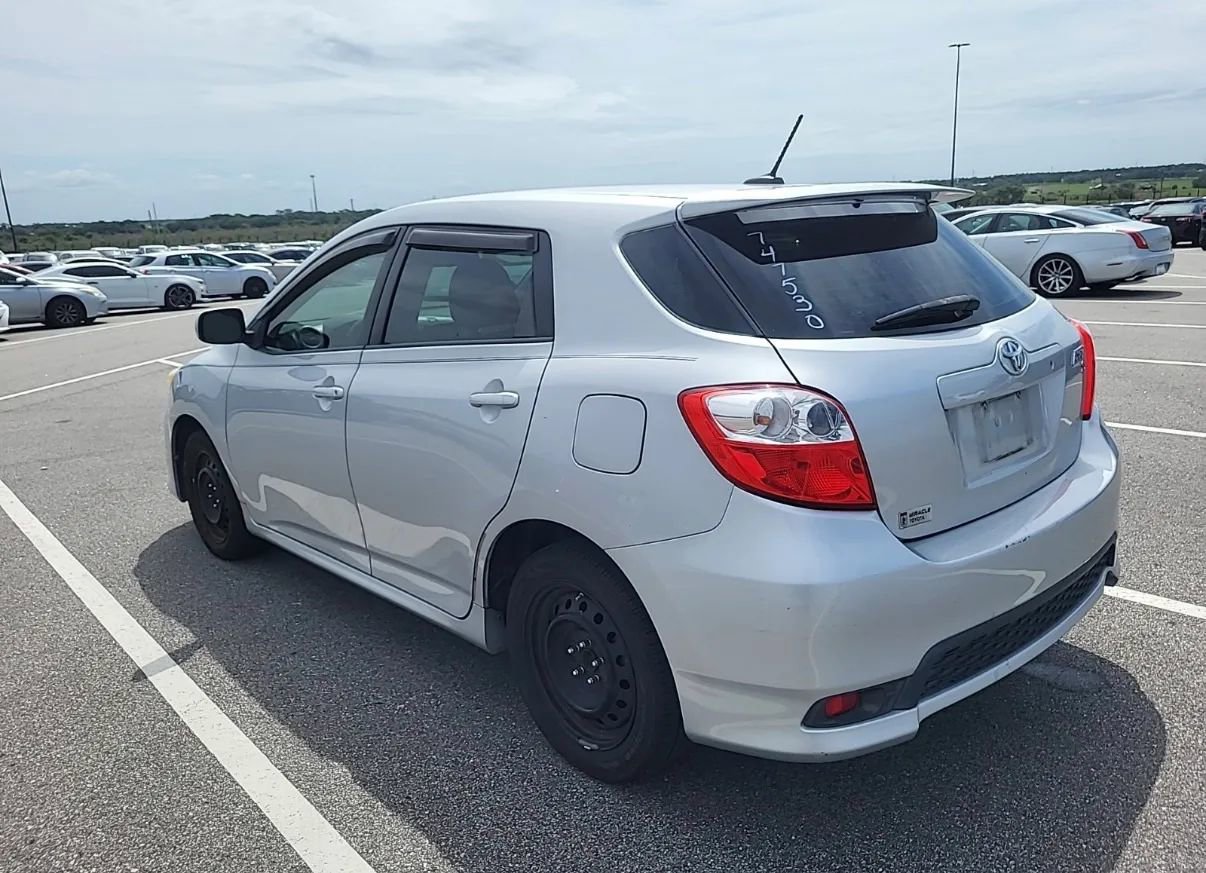 Used 2011 Toyota Matrix w/ Matrix Sport Pkg FWD image 2