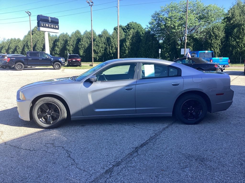 Used 2014 Dodge Charger SE RWD image 4