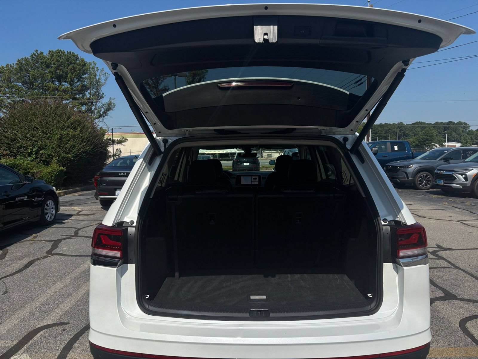 Used 2026 Volkswagen Atlas SE FWD image 29