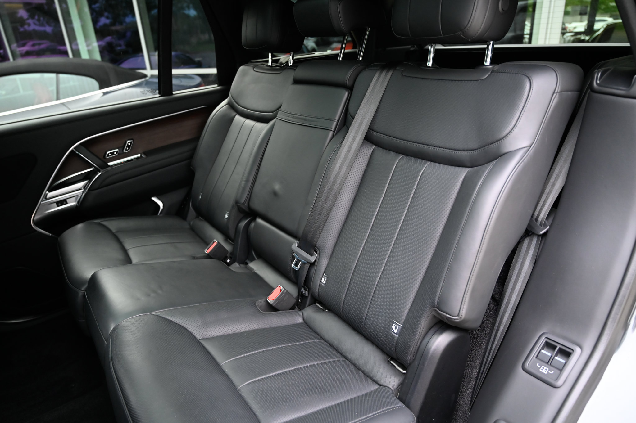 Used 2024 Land Rover Range Rover Long Wheelbase SE AWD/4WD image 38