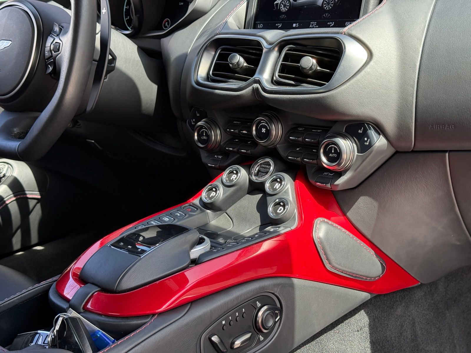 Used 2019 Aston Martin V8 Vantage Coupe image 30