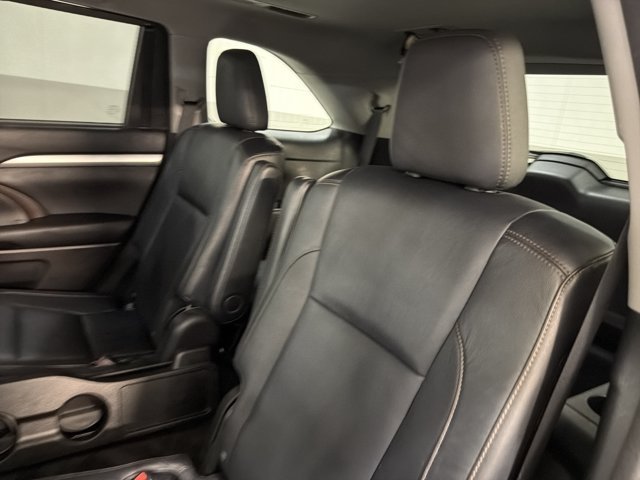 Used 2014 Toyota Highlander XLE AWD/4WD image 21