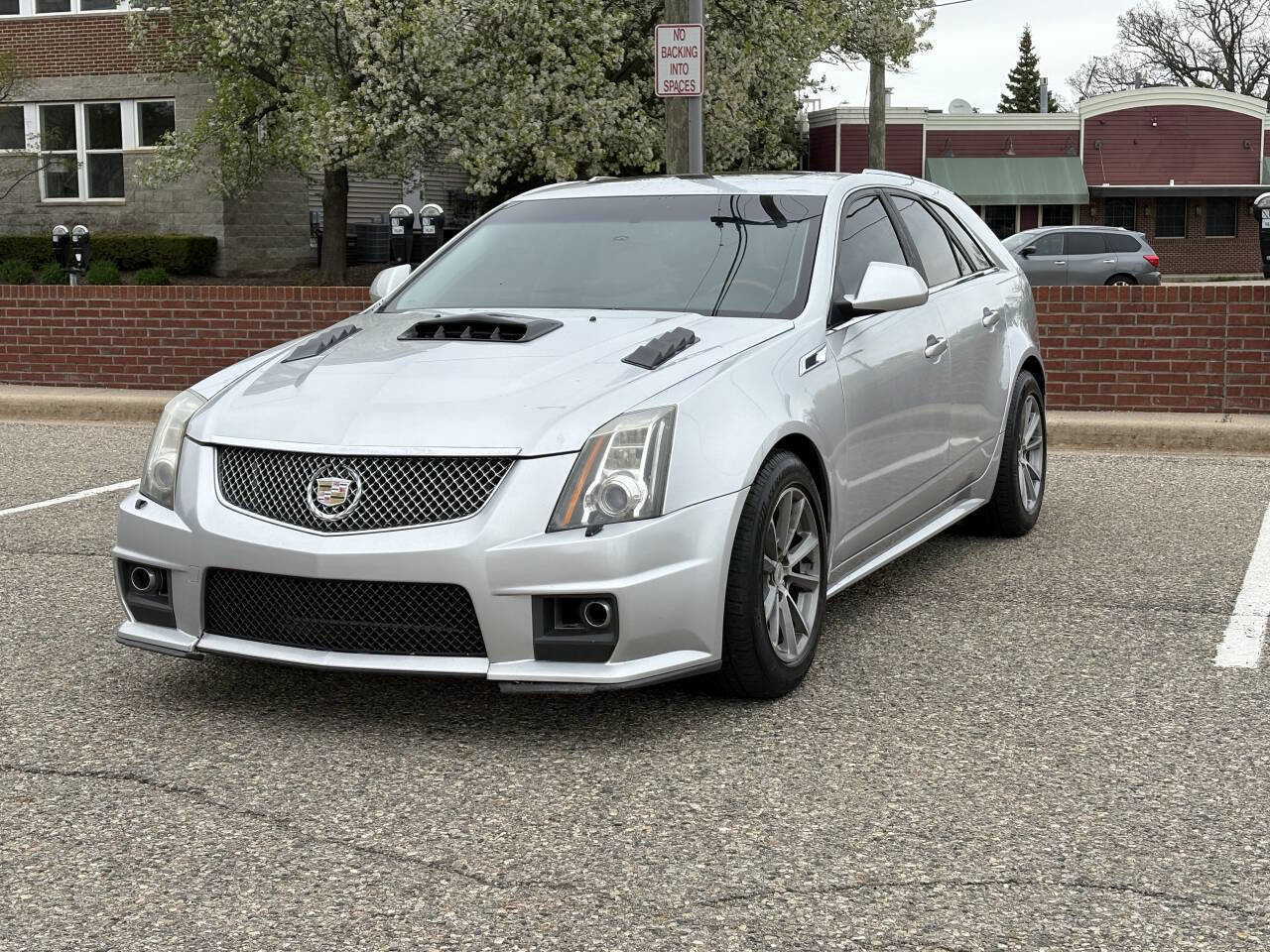 Used 2010 Cadillac CTS Luxury RWD image 4
