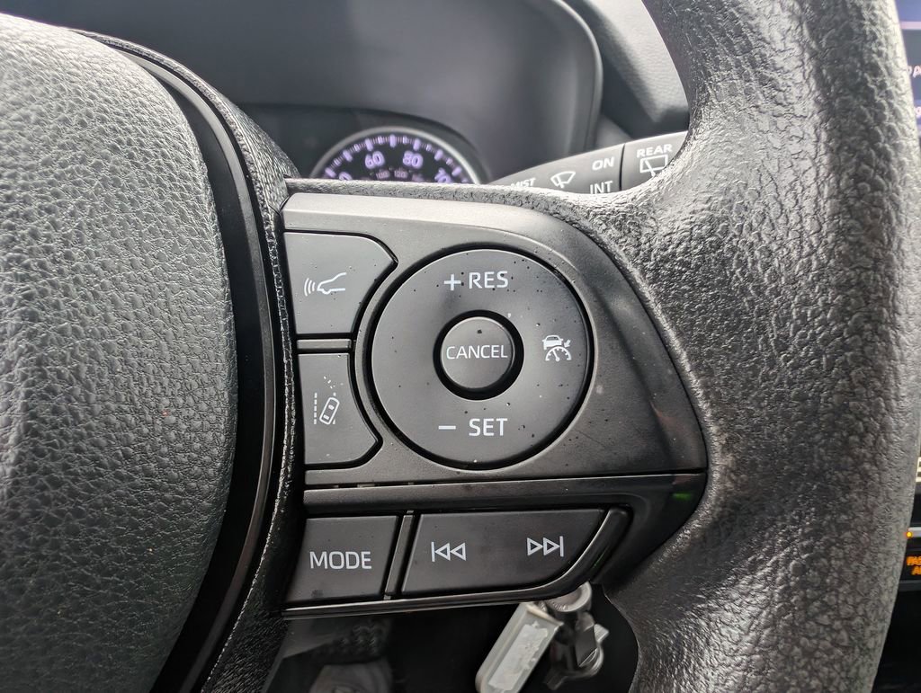 Used 2021 Toyota RAV4 LE AWD/4WD image 23