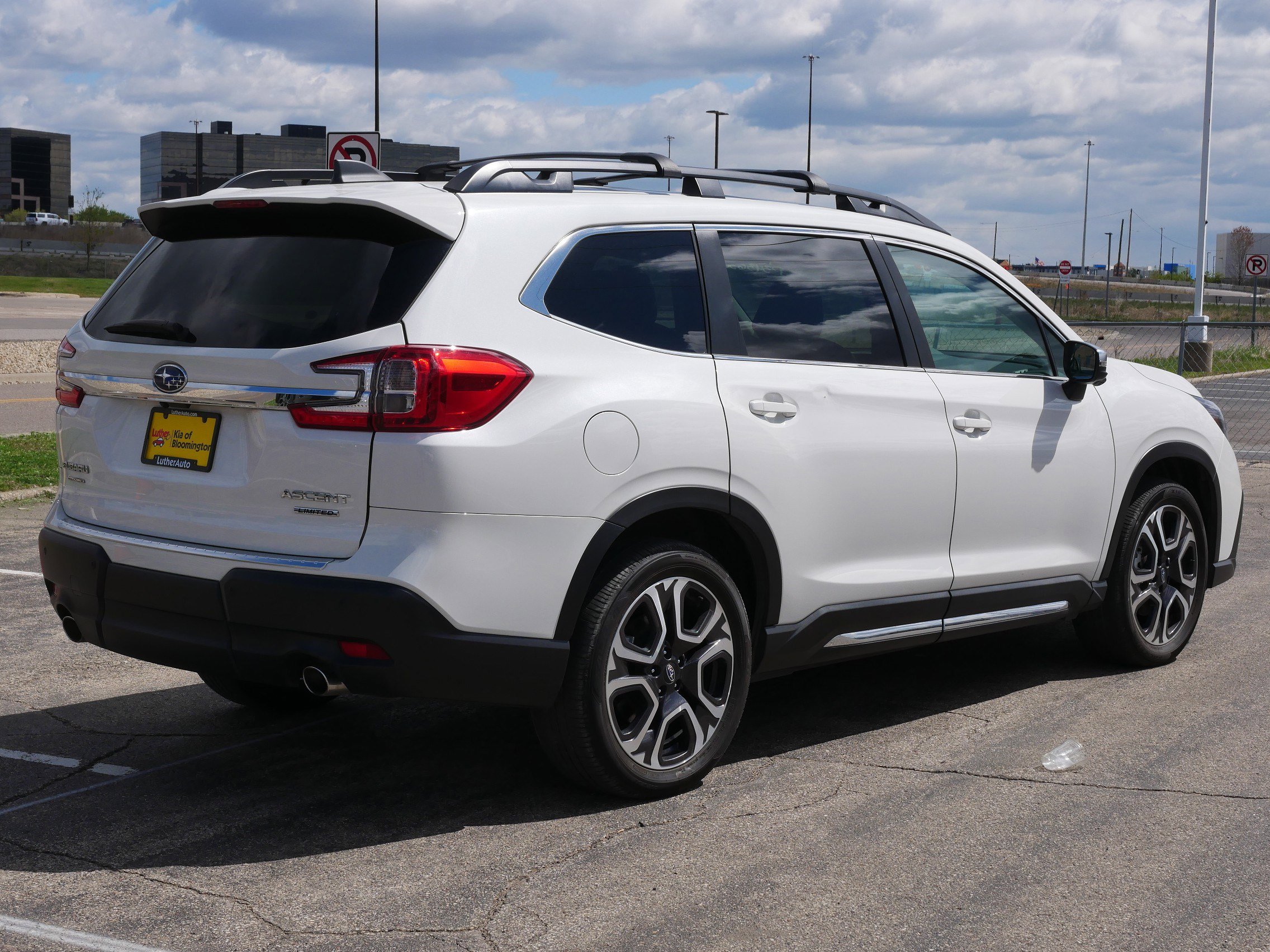 Used 2023 Subaru Ascent Limited w/ Technology Package AWD/4WD image 4