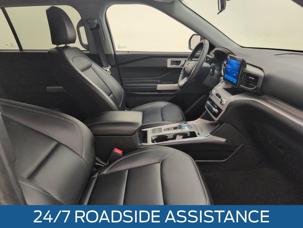 Used 2024 Ford Explorer XLT w/ Equipment Group 202A image 14