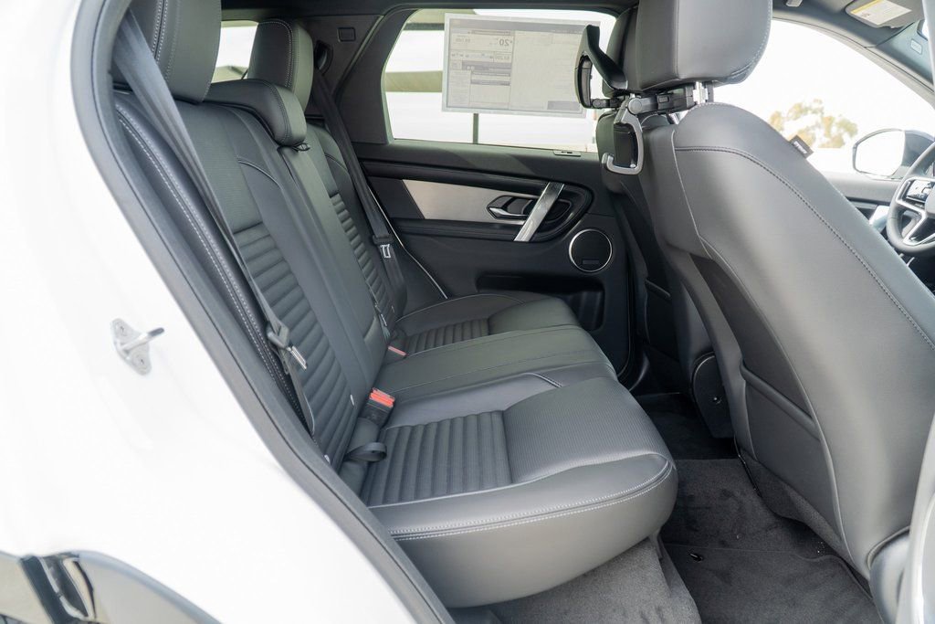Used 2025 Land Rover Discovery Sport Dynamic SE image 23