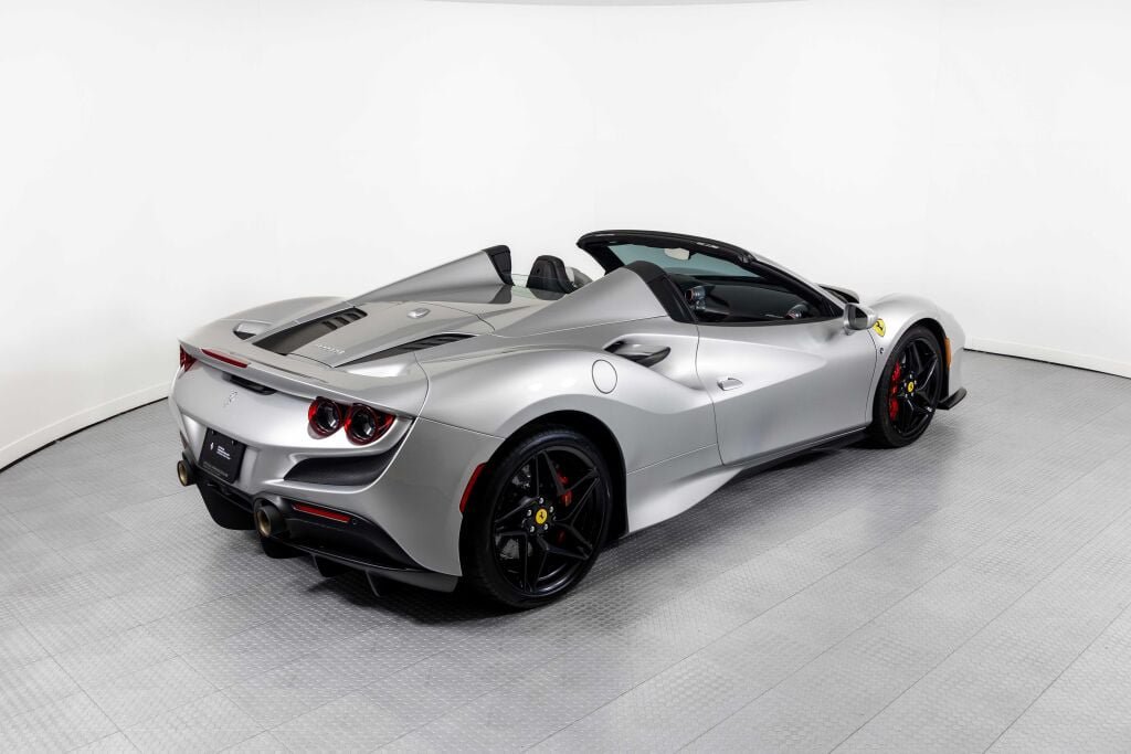 Used 2022 Ferrari F8 Tributo RWD image 2