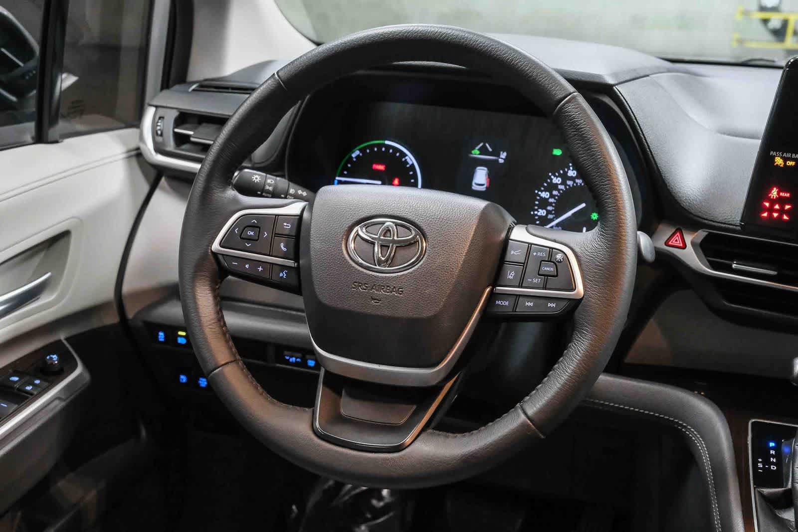 Used 2021 Toyota Sienna XLE FWD image 17