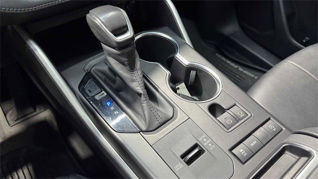 Used 2020 Toyota Highlander XLE image 26