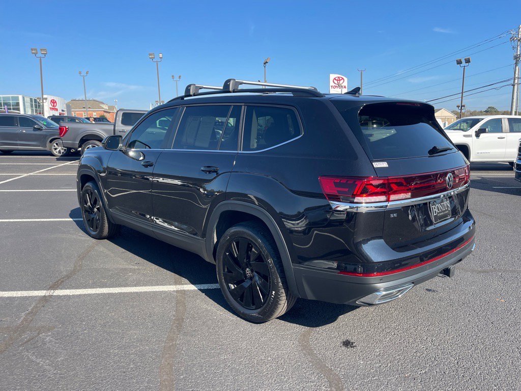 Used 2025 Volkswagen Atlas SE image 14