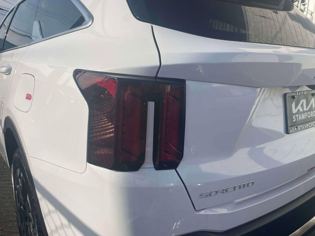Used 2025 Kia Sorento S w/ Panoramic Sunroof Package image 6