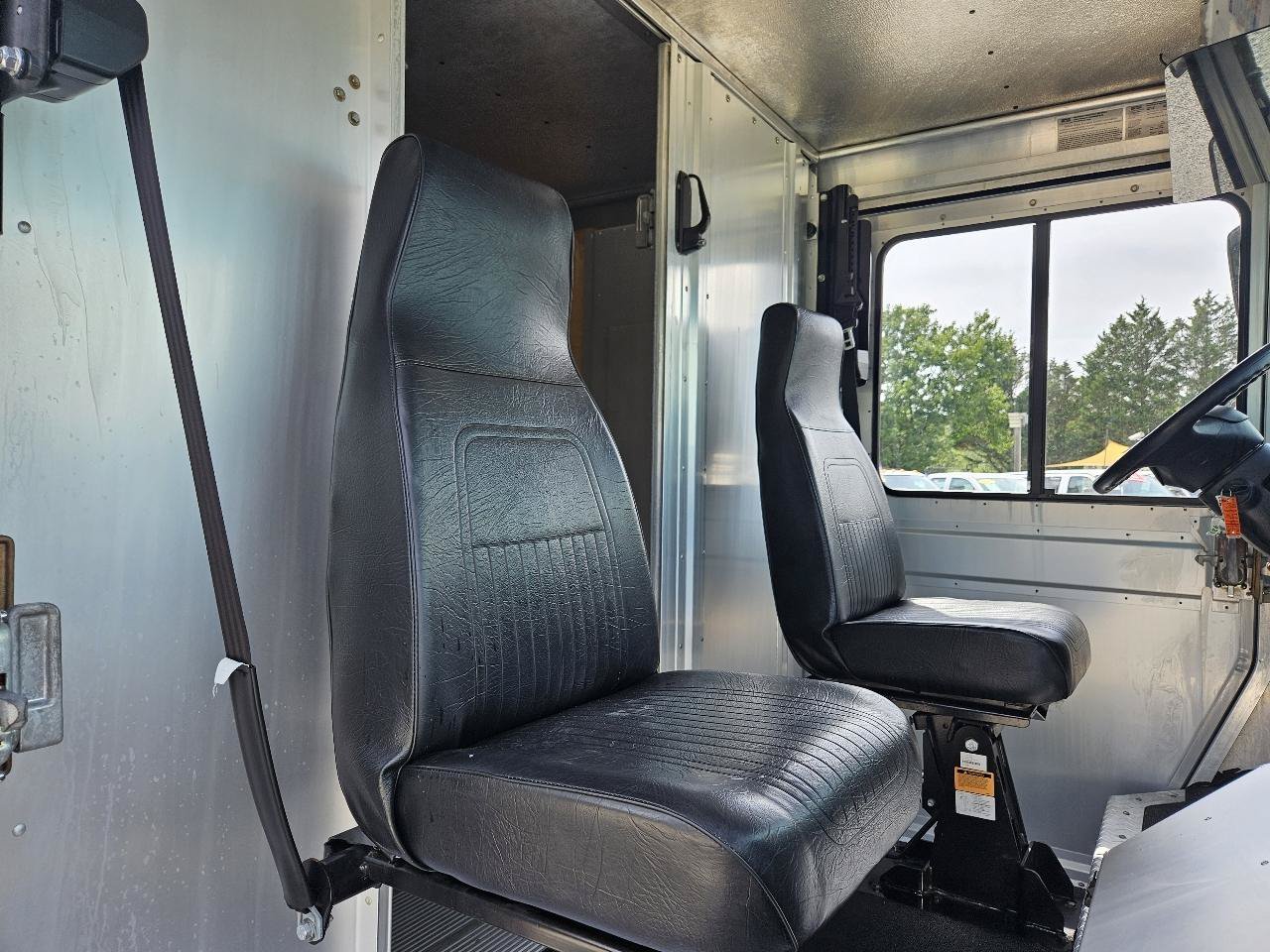 Used 2018 Ford E-350 and Econoline 350 Super Duty w/ A/C Prep Package RWD image 15