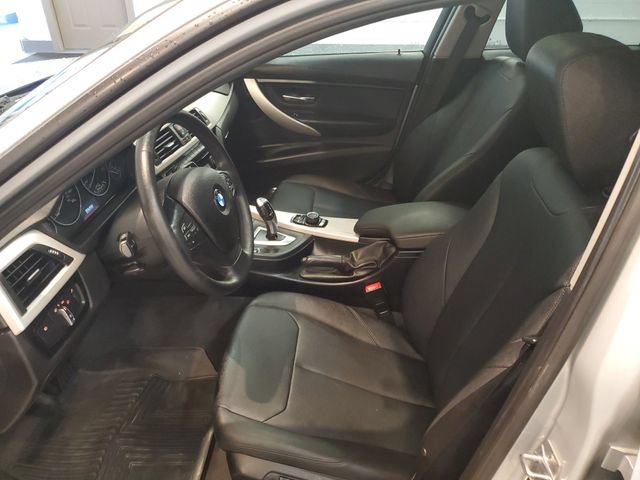 Used 2018 BMW 320i xDrive Sedan AWD/4WD image 10