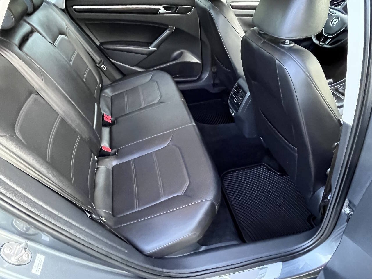 Used 2019 Volkswagen Passat 2.0T SE R-Line FWD image 25