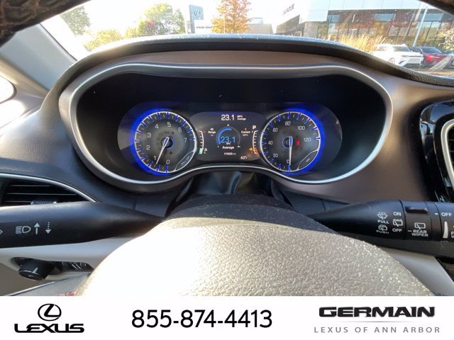 Used 2018 Chrysler Pacifica Touring-L Plus w/ Tire & Wheel Group FWD image 16
