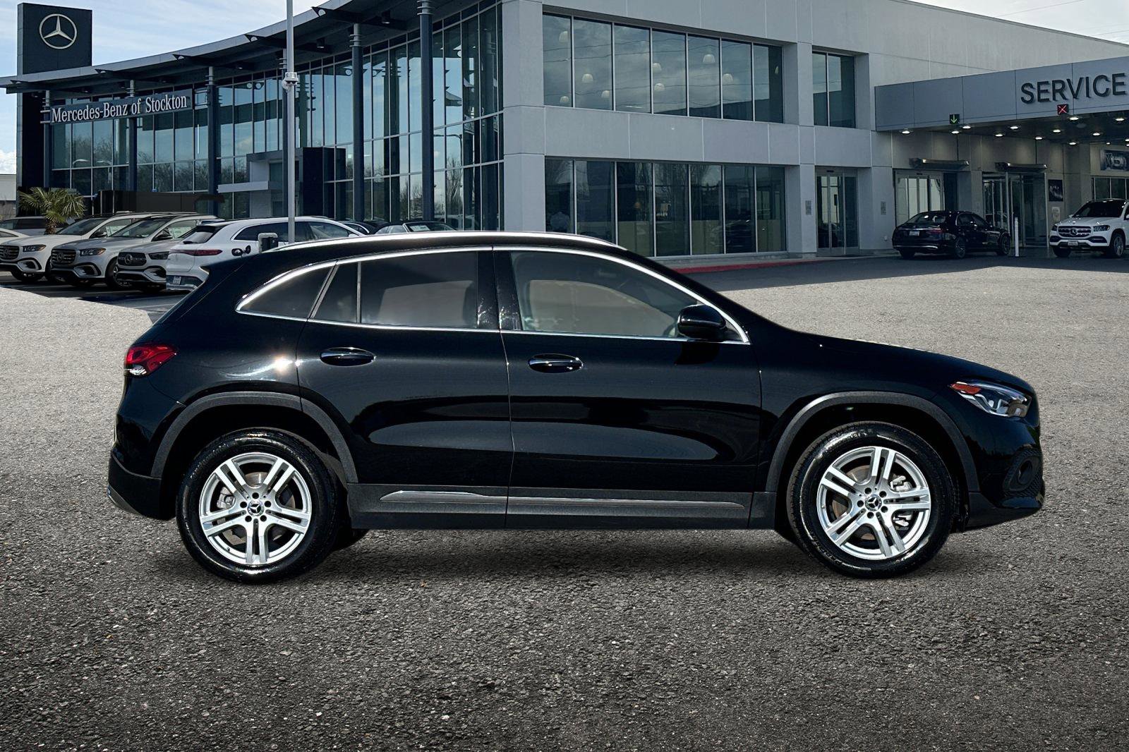 Certified 2022 Mercedes-Benz GLA 250 4MATIC w/ Premium Package Lite image 3