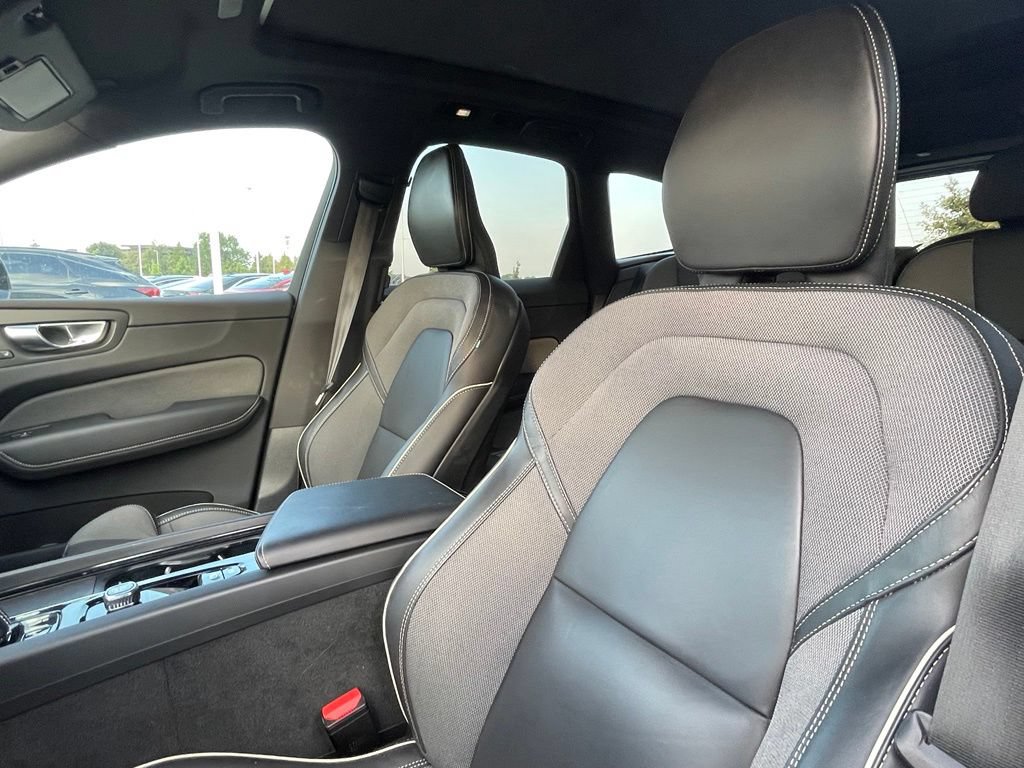 Used 2022 Volvo XC60 B5 R-Design AWD/4WD image 21