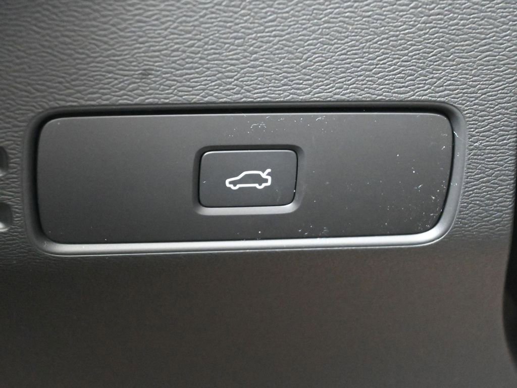 New 2026 Volvo XC40 B5 Ultra w/ Protection Package Premier image 25