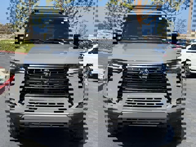 Used 2024 Lexus GX 550 AWD/4WD image 3