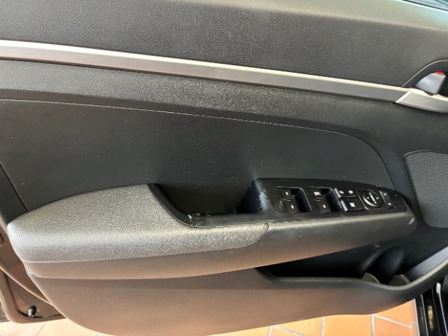 Used 2019 Hyundai Elantra SE w/ Cargo Package FWD image 14