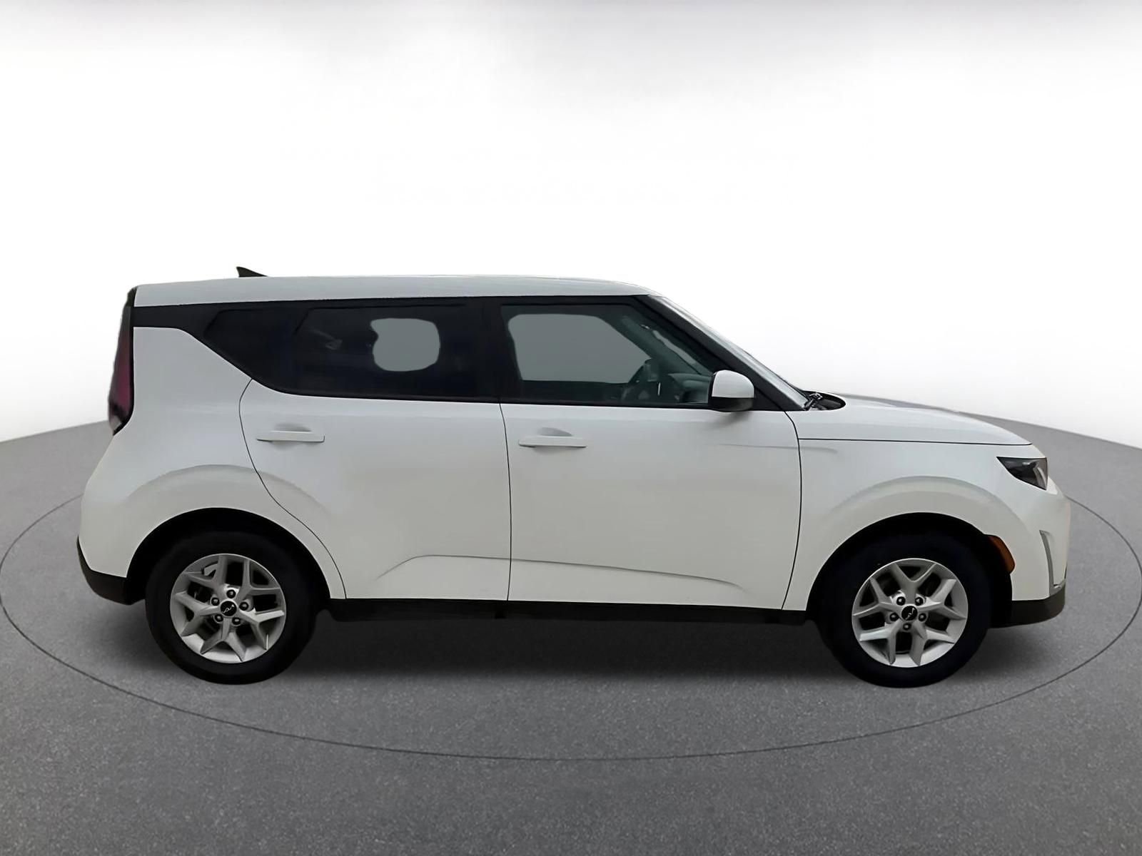 Used 2024 Kia Soul LX w/ LX Technology Package image 16