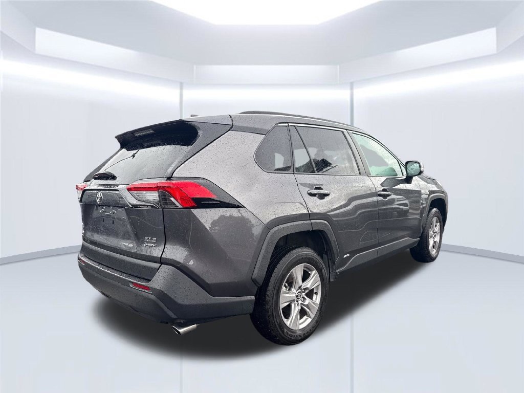 Used 2025 Toyota RAV4 XLE AWD/4WD image 3