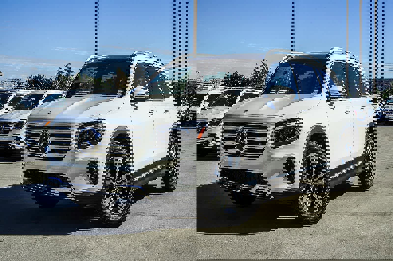 Used 2026 Mercedes-Benz GLB 250 image 1