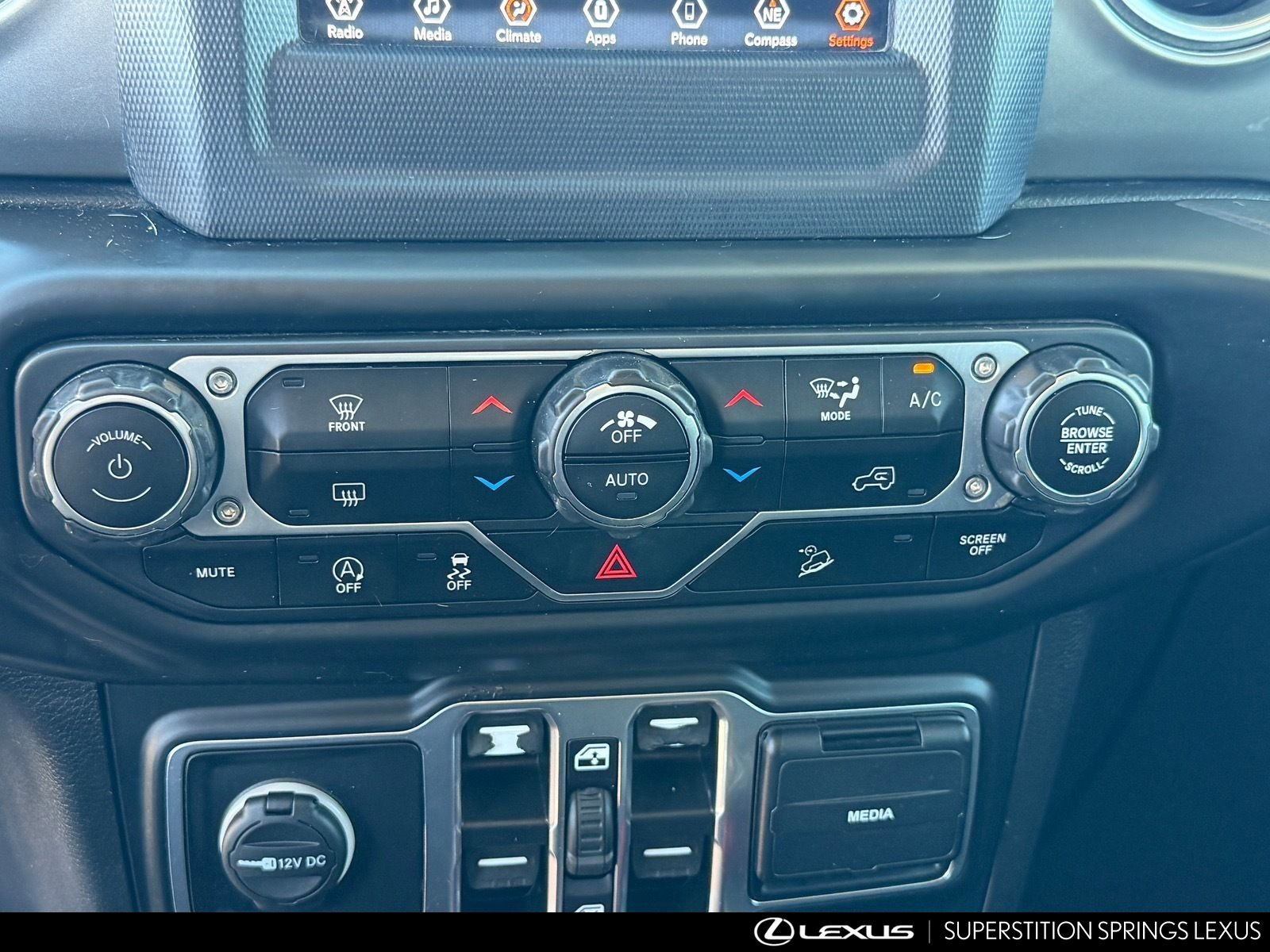 Used 2020 Jeep Wrangler Unlimited Sahara image 26